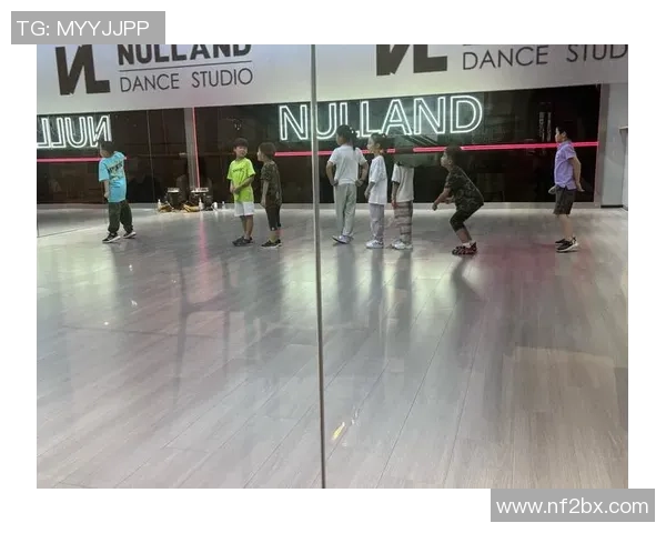 街舞热潮:探索杭州街舞队如何通过团队协作实现艺术与激情的完美结合 街舞热潮:探索杭州街舞队如何通过团队协作实现艺术与激情的完美结合